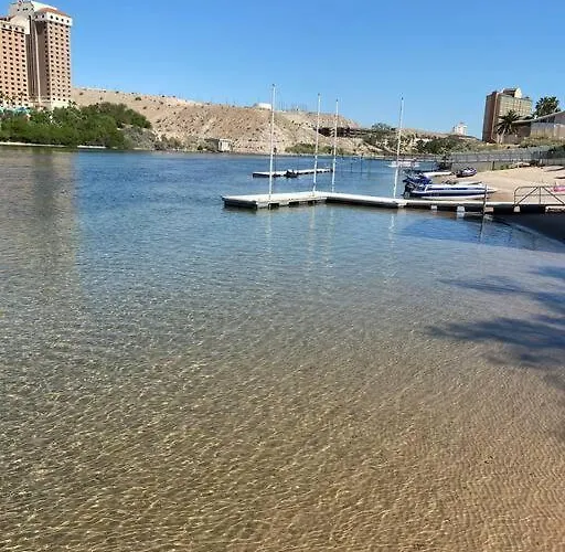 Apartment 3 Bedroom, 2 Bath 1 Min Walk To The *