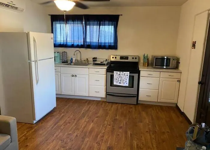 3 Bedroom, 2 Bath 1 Min Walk To The Bullhead City