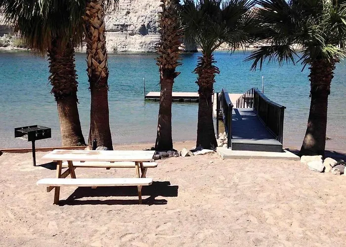 Apartament 3 Bedroom, 2 Bath 1 Min Walk To The *