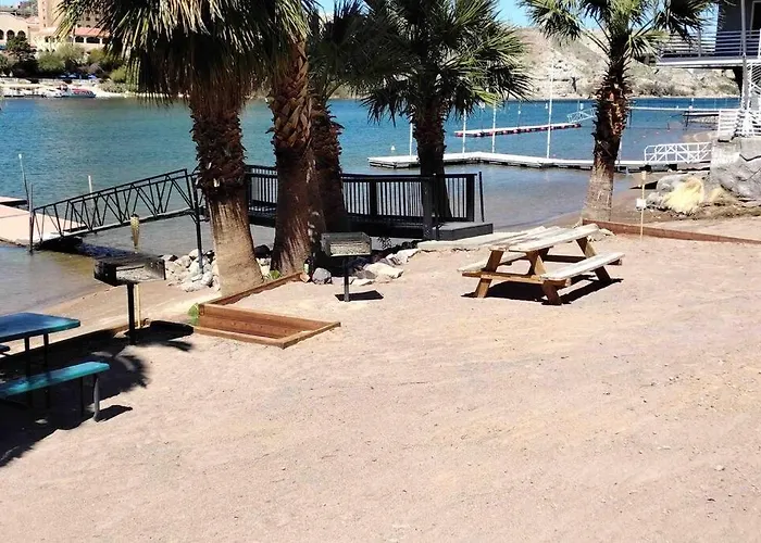 Apartment 3 Bedroom, 2 Bath 1 Min Walk To The Bullhead City