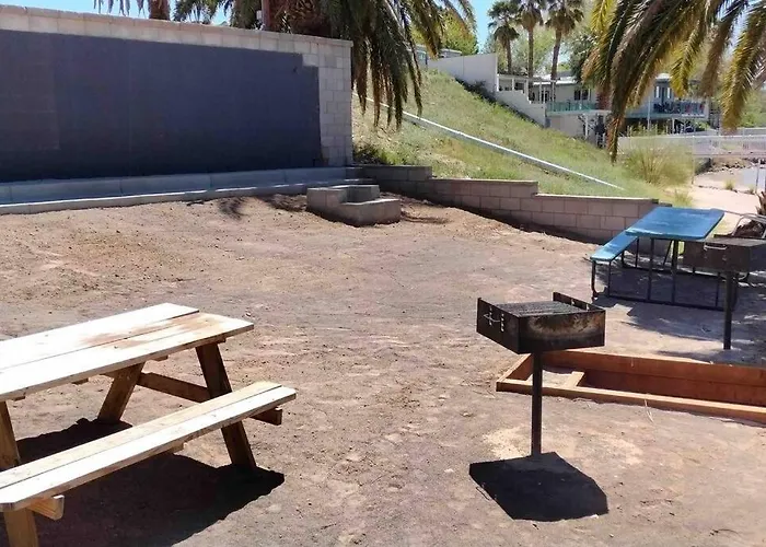 Apartment 3 Bedroom, 2 Bath 1 Min Walk To The Bullhead City