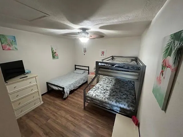 Apartment 3 Bedroom, 2 Bath 1 Min Walk To The